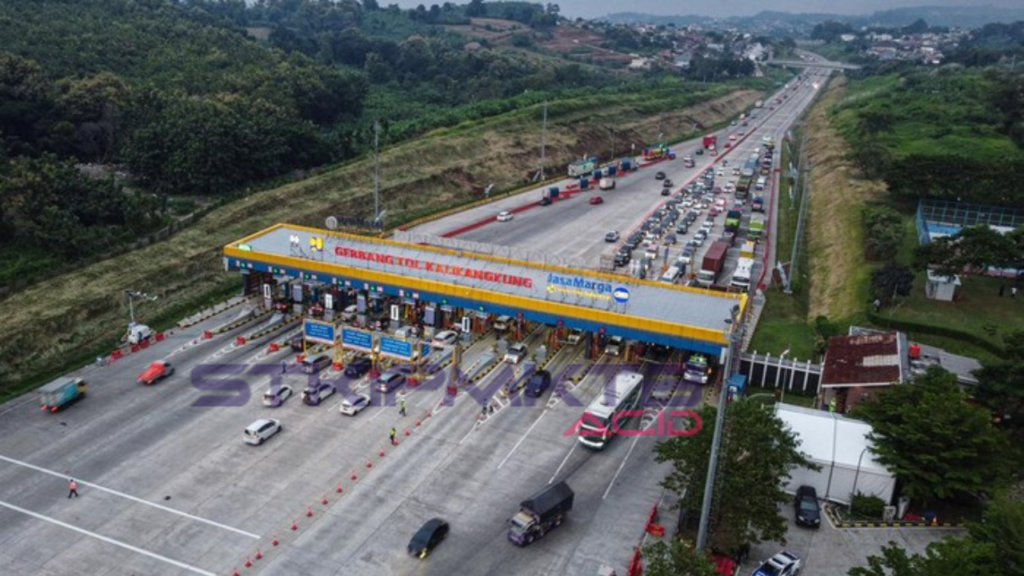 Potret: gerbang Toll Kalikangkung di ambil menggunakan drone. (c) Foto: ANTARA FOTO/Makna Zaezar