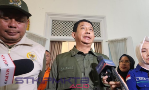 Potret: Kepala BNPB Letjen TNI Suharyanto mengatakan modifikasi cuaca untuk kawasan Sukabumi di lakukan sejak tanggal 12 Desember nanti. (c) (Adrial A/detikcom)